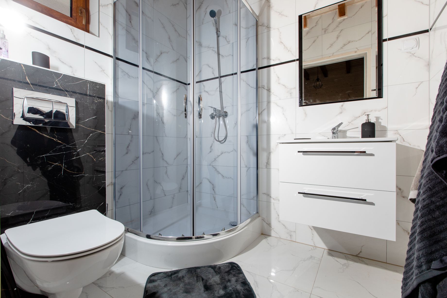 Łazienka w domku Molo Resort w Niechorzu